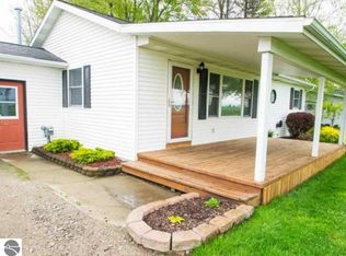 7366 N Arnold Rd, Breckenridge, MI 48615