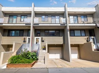 9239 W Ballard Rd, Des Plaines, IL 60016