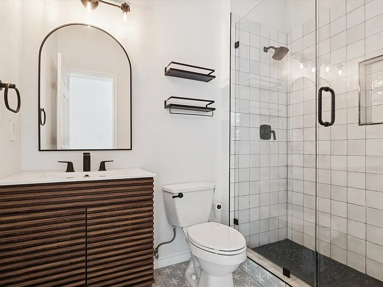 1116 Charleston Ln — Photo 22