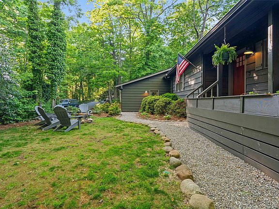 2nd image of 233 Narrows Road