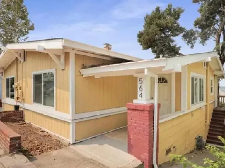 564 Alhambra St — Photo 15