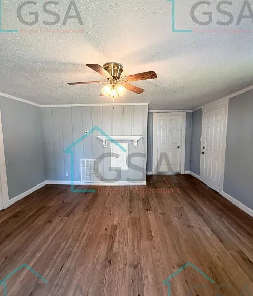 201 S Leach St — Photo 9