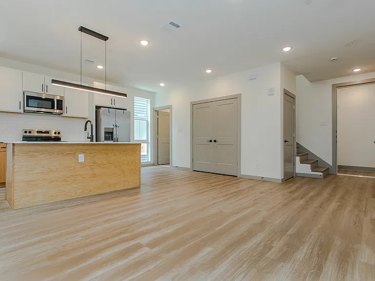 4001 Roseland Ave — Photo 38