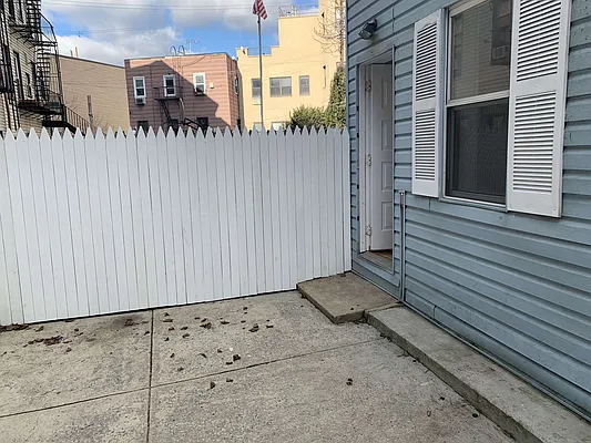 Rented by Flatiron Real Estate Advisors LLC | media 17