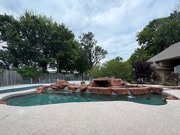 2nd image of 2865 Oak Creek Dr