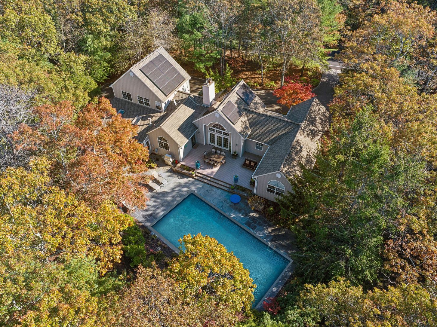  Contemporary Design, Natural Setting
