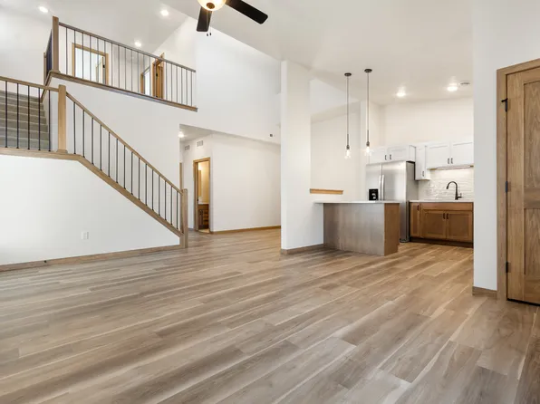 2407 E Jetty Pl, Sioux Falls, SD 57108