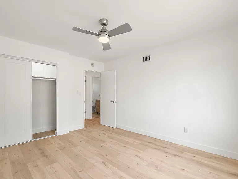 21731 Bryant St — Photo 15