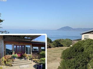 32899 Surfside Dr, Gold Beach, OR 97444