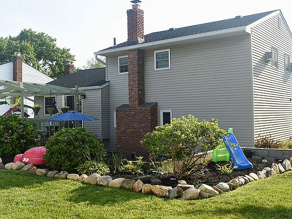 4th image of 22 Catherine Dr