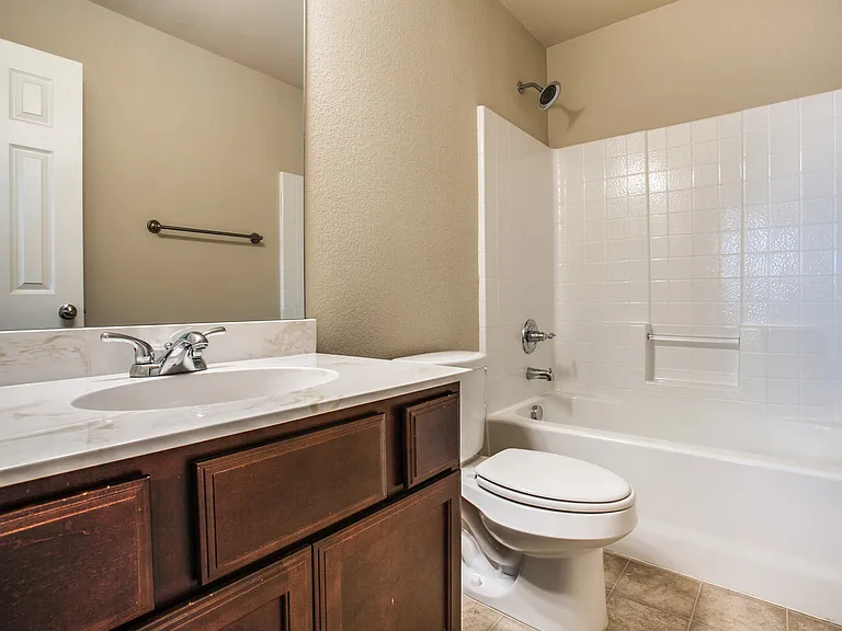 450 Woodgrove Dr #B — Photo 14