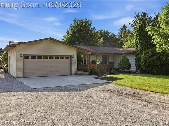 4th image of 5461 N Henderson Rd