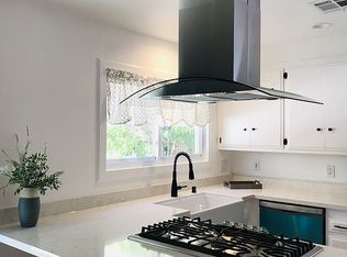 10821 Des Moines Ave, Porter Ranch, CA 91326