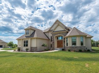 9655 W Prairie Grass Way, Franklin, WI 53132