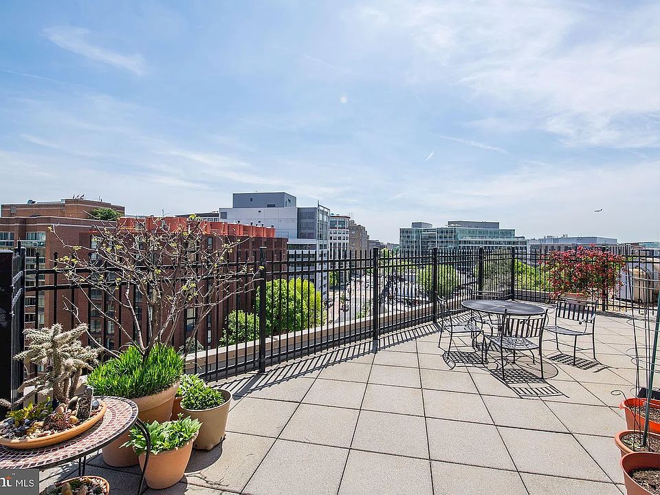 Carriage House pool deck with amazing views