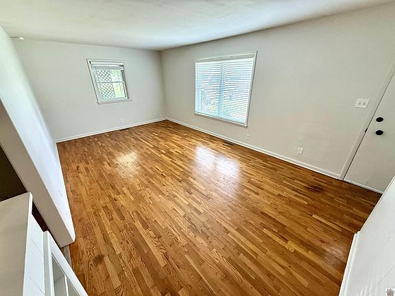 4th image of 798 Meadow Ln