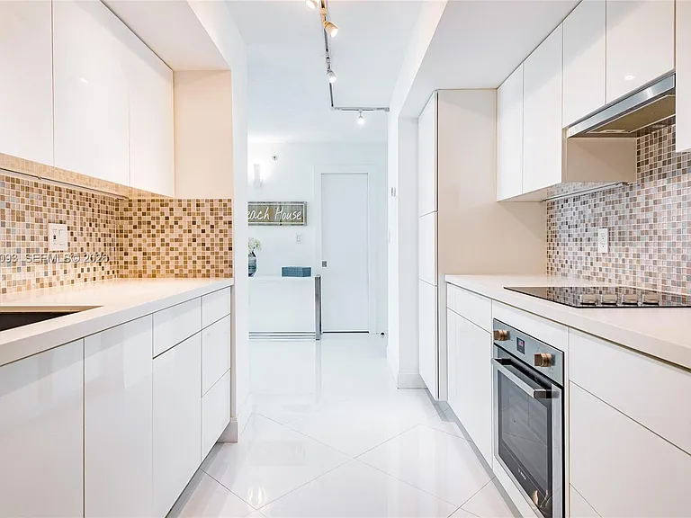 6917 Collins Ave #720 — Photo 1