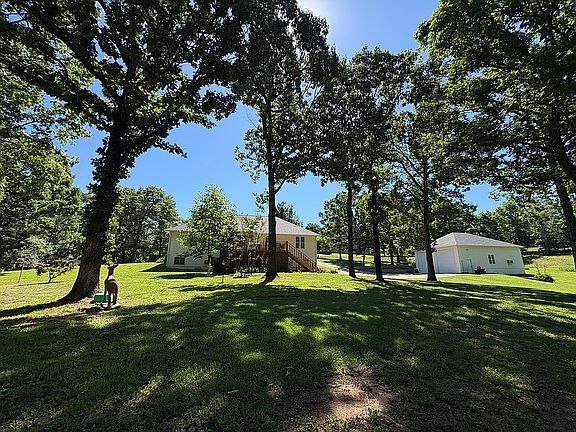 4th image of 301 Winchester Dr