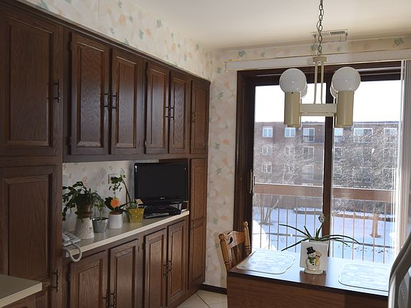 5th image of 8001 W Courte Dr APT 410