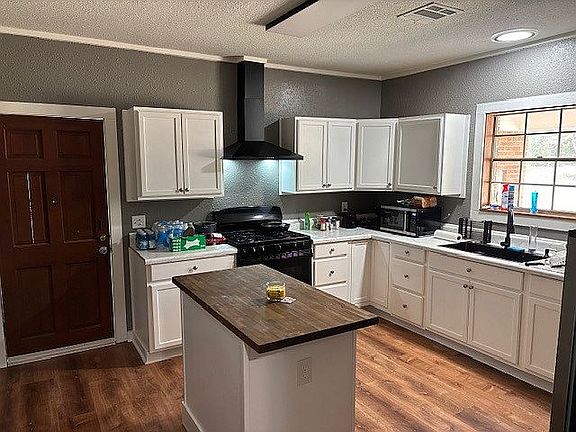 2nd image of 501 W Bayou St