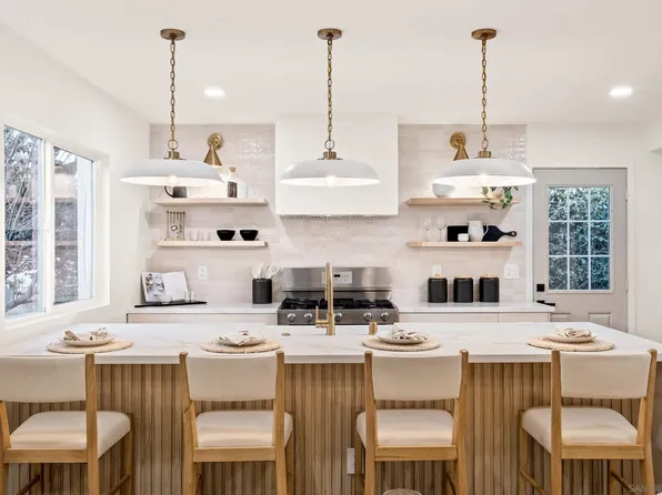 6737 Lipmann St, San Diego, CA 92122