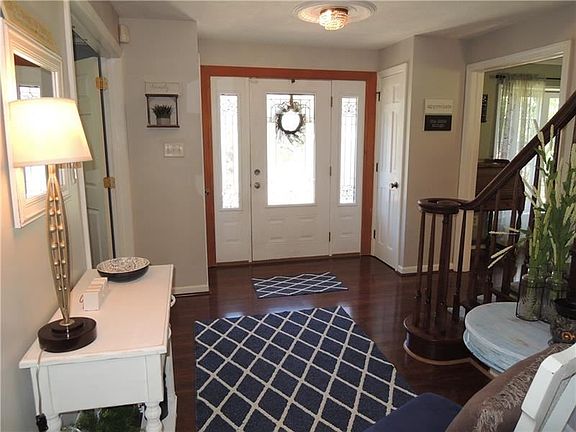 2nd image of 1672 Queens Dr