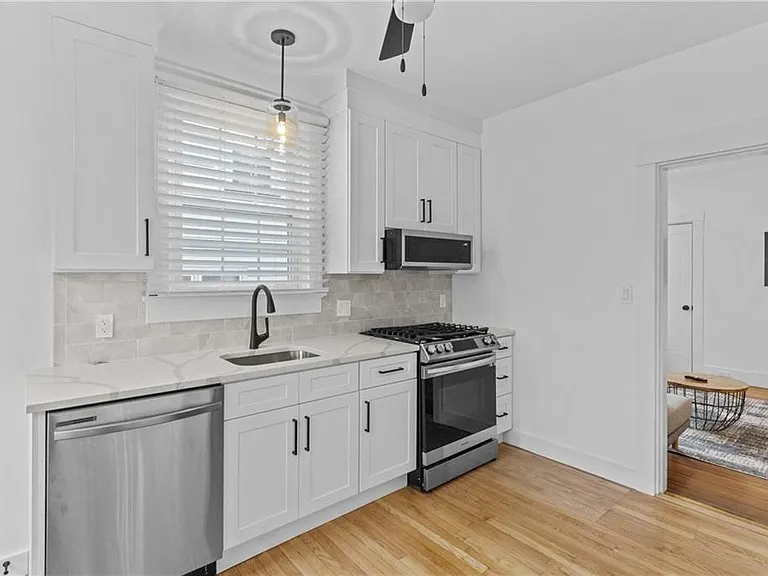 13 Sherman St — Photo 2