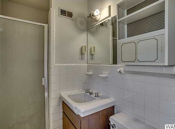 3rd image of 3006 31st Ave