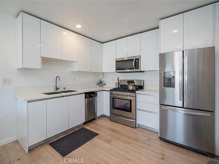 11918 Hart St #4 — Photo 6