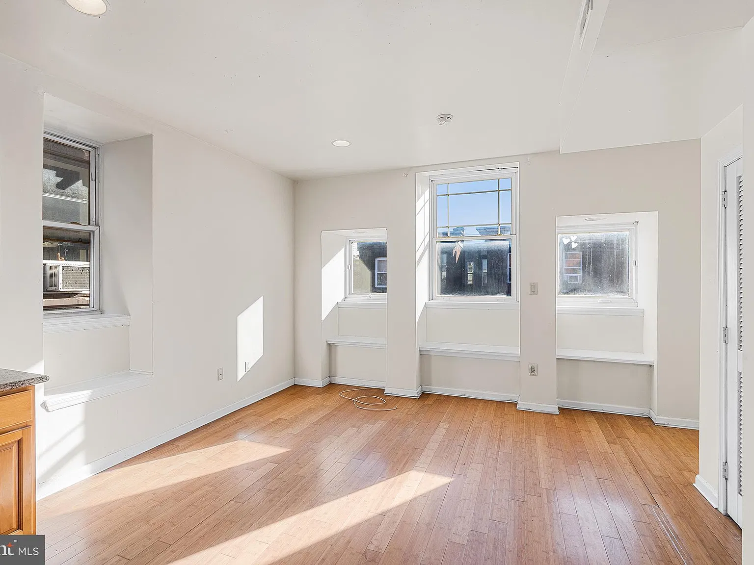 2 bed, 1.0 bath, 700 sqft, $1,150 — Photo 3