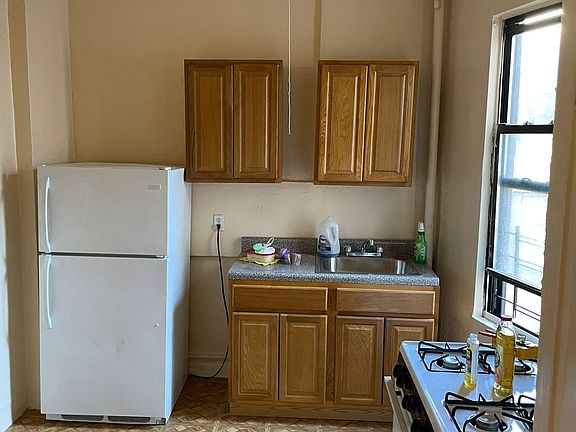 5th image of 1253 Leland Ave APT 4D
