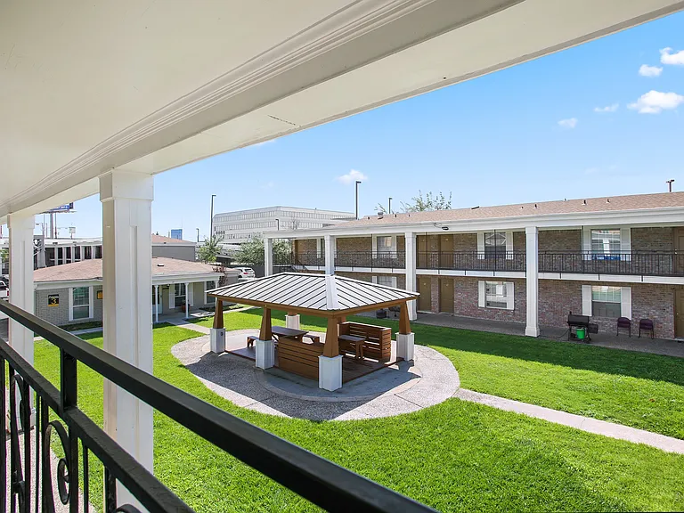 Casa Grande Apartments — Photo 13