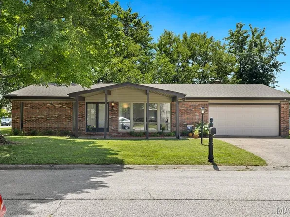 304 Toulon Ct, Fairview Heights, IL 62208