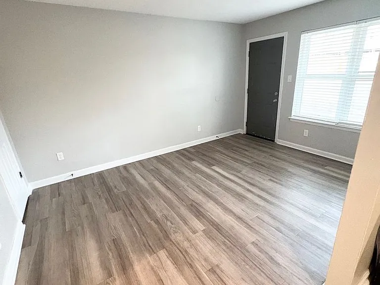 3570 Mynders Ave — Photo 4