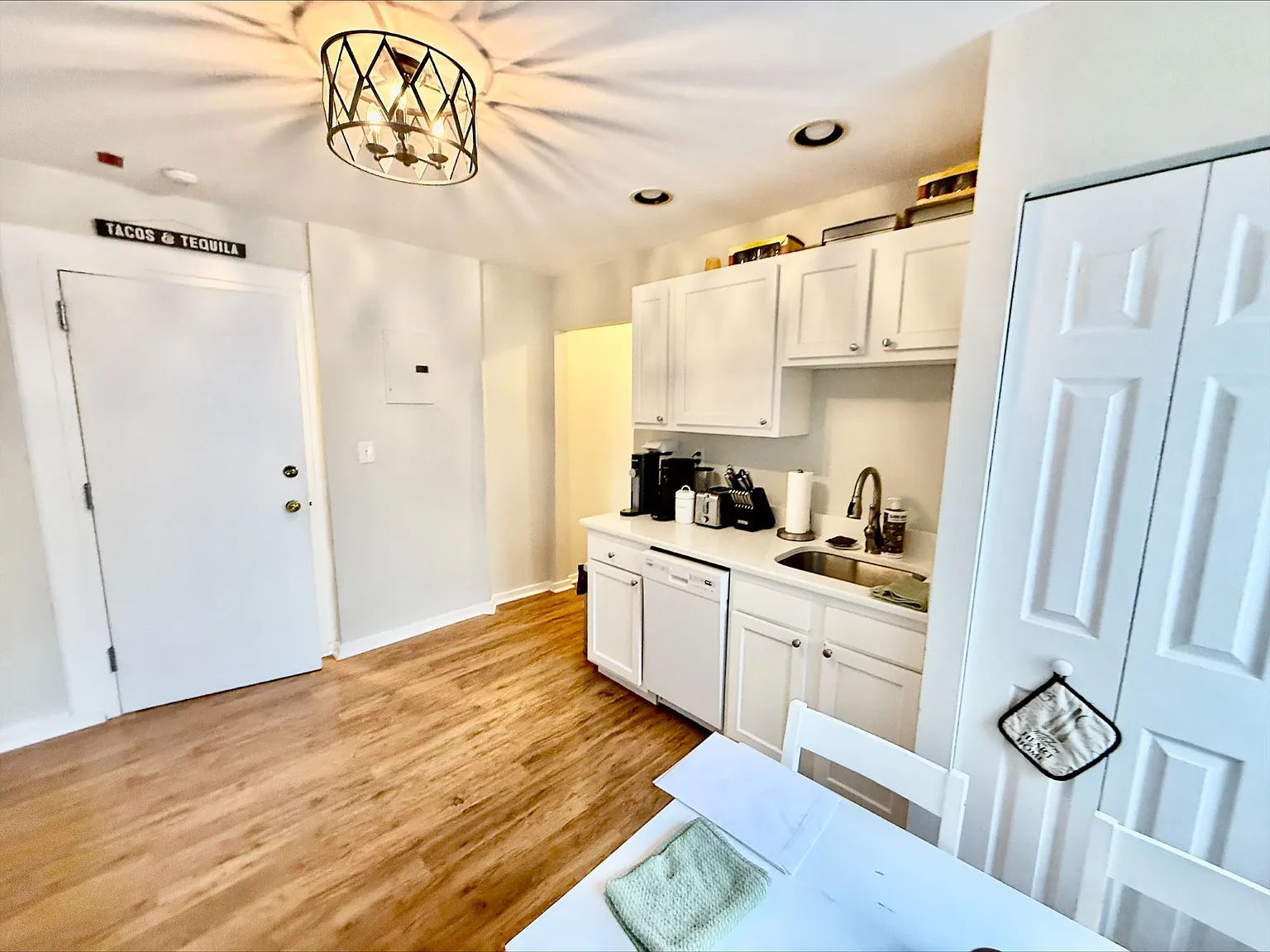 2 bed, 9999 sqft, $3,600 — Photo 4