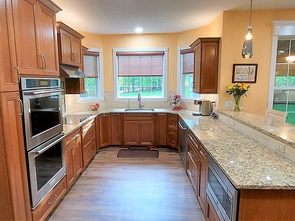 3rd image of 418 Fox Hollow Ln