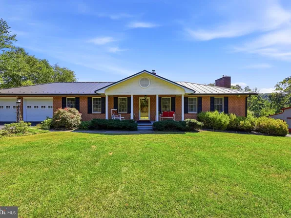 3127 Spohrs Rd, Berkeley Springs, WV 25411