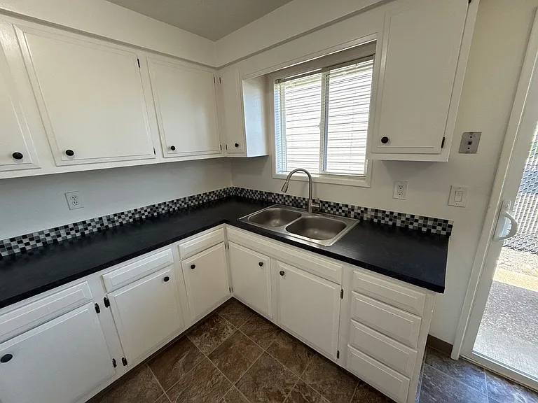 926 SE Uglow Ave #3 — Photo 9