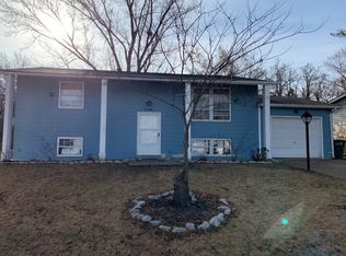 1050 Woodland Trails Dr, Fenton, MO 63026