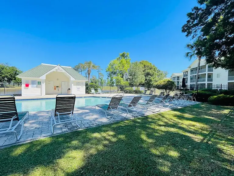 581 Blue River Ct #H — Photo 12