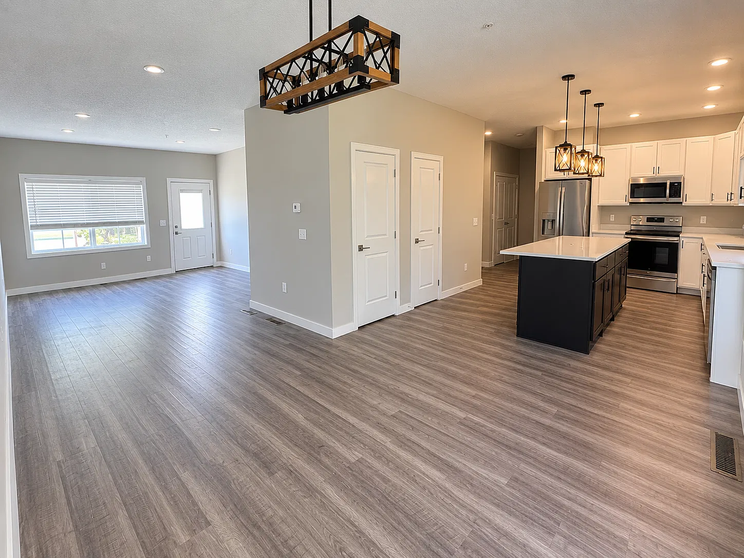4 bed, 3.5 bath, 2677 sqft, $2,650 — Photo 4
