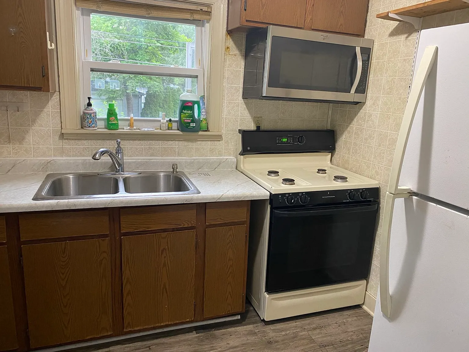 3 bed, 2.5 bath, 1896 sqft, $1,750 — Photo 3