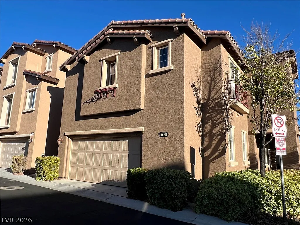 3 bed, 2.5 bath, 1990 sqft, $2,550 — Photo 2