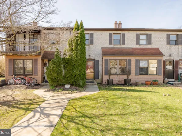 66 Bishop Dr, Aston, PA 19014