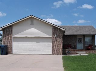1312 E 27th Ave, Hutchinson, KS 67502