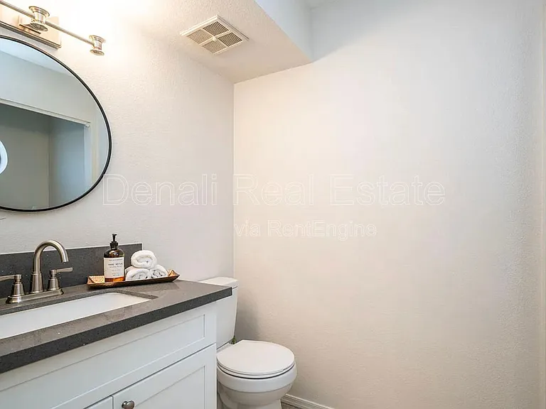 1329 S Mitchell Dr — Photo 8