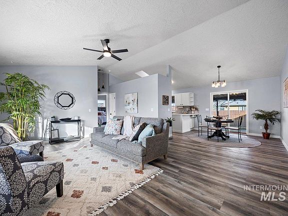 3rd image of 2938 W Santa Clara Dr