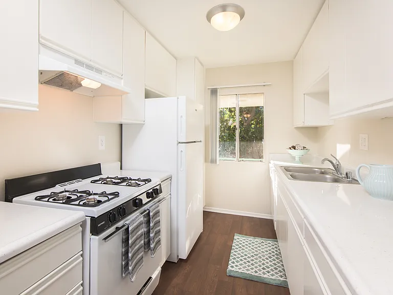 Tarzana Terraces — Photo 8