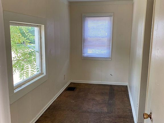 5th image of 927 W Kilgore Ave #10382302