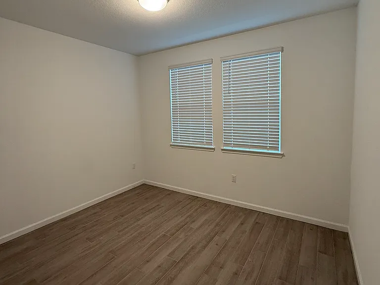 1383 Hadley Dr — Photo 5